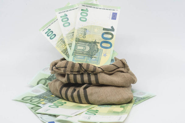 sto banknotów euro, walut w unii europejskiej, biznesu i finansów - Zdjęcie, obraz