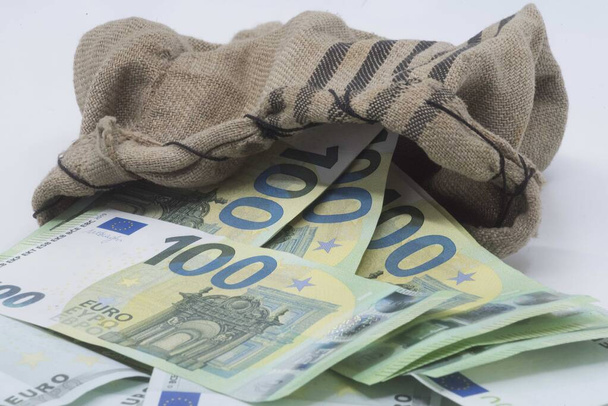 100 notas de euro, moeda na união europeia, negócios e finanças - Foto, Imagem