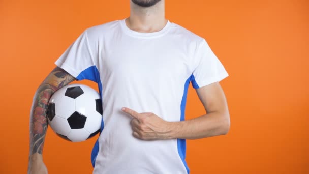 Close shot man hand with pointing finger follows invisible logo on football shirt.  - Filmagem, Vídeo