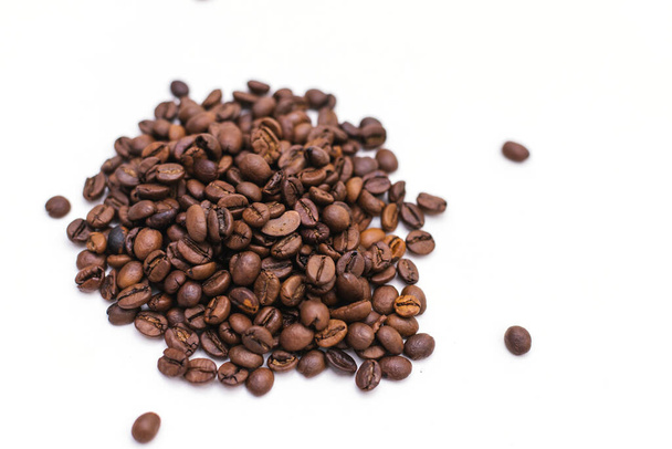 Coffee beans are scattered on a white background. The texture of the coffee. - Zdjęcie, obraz