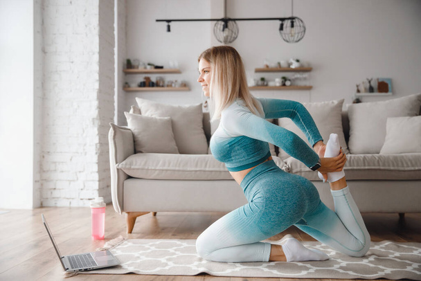 Fitness influencer woman recording video training home on camera. Concept Lifestyle blogger sport and recreation - Φωτογραφία, εικόνα