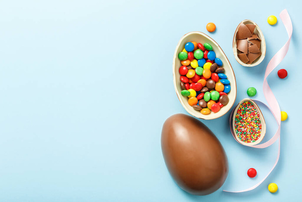 čokoládová vejce s barevnými bonbóny - Fotografie, Obrázek