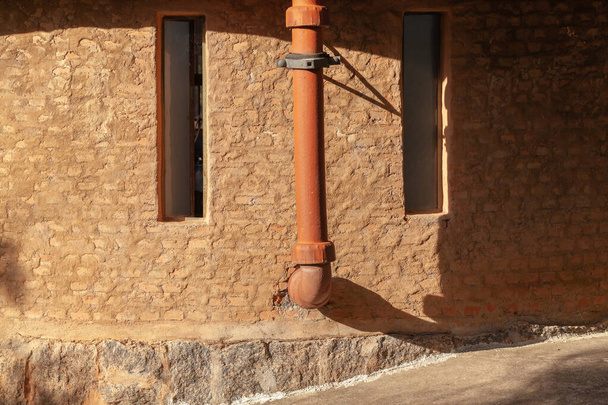 Pareidolia rosto parede de tijolo casa - Foto, Imagem