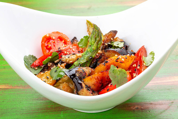 Eggplant Tempura with vegetables in Unagi sauce. Vegetarian dish. - Foto, Imagen
