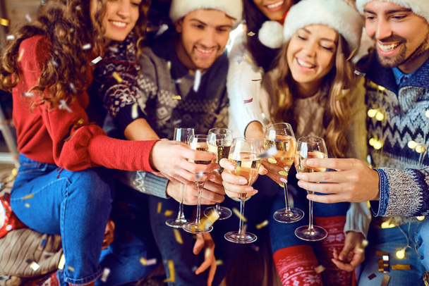 Happy friends with glasses of champagne celebrating Christmas. - Foto, Imagen