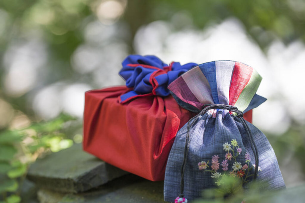 Kore geleneksel hediye paketi ve şanslı çanta. - Fotoğraf, Görsel