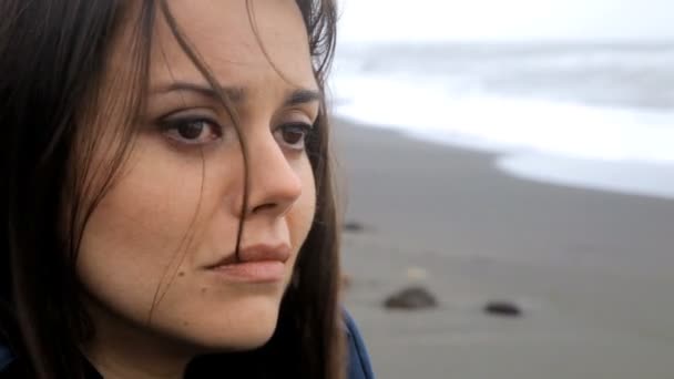 Mujer deprimida llorando
 - Metraje, vídeo