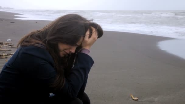 žena na pláži - Záběry, video
