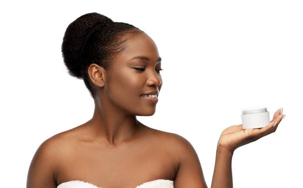 smiling african american woman with moisturizer - Foto, imagen