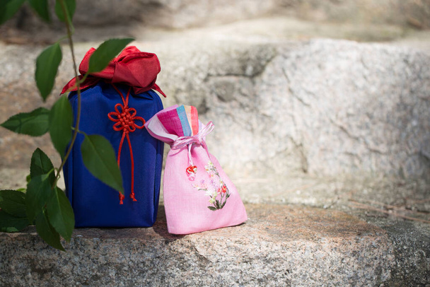 Embalagem de presente tradicional coreano com saco de sorte - Foto, Imagem