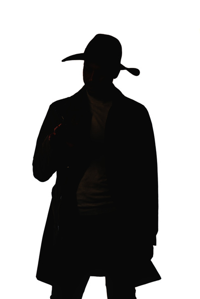 Jeune homme portant des vêtements de gangster de style futur tenant une arme de poing - Photo, image
