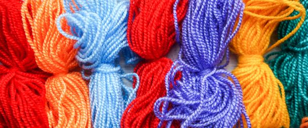 Colorful threads and loom - Fotoğraf, Görsel