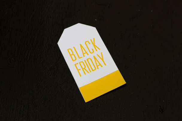Black Friday címke sötét háttérrel - Fotó, kép