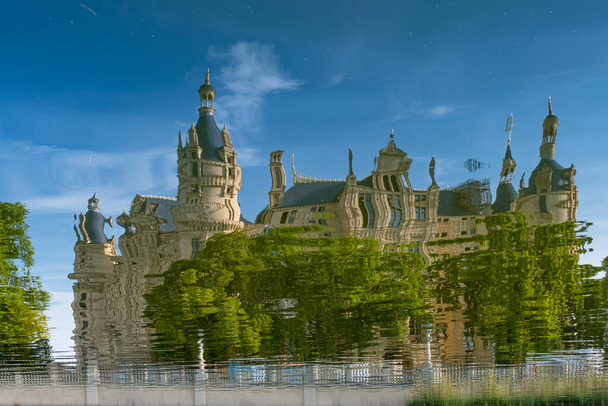 Beautiful fairytale castle in Schwerin, reflected in the lake - Photo, Image