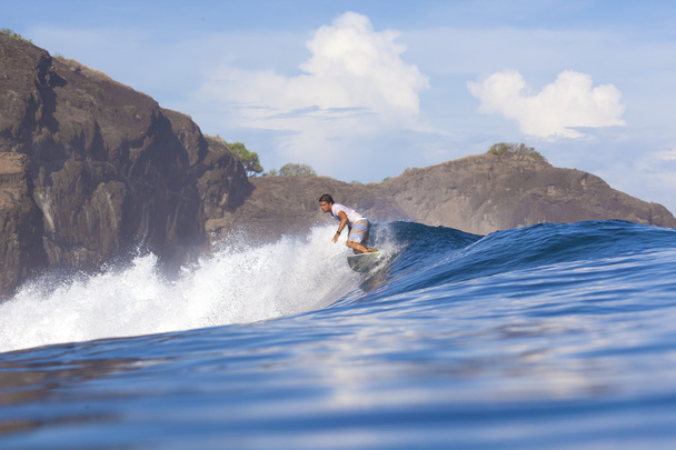 Surfista en onda
 - Foto, imagen