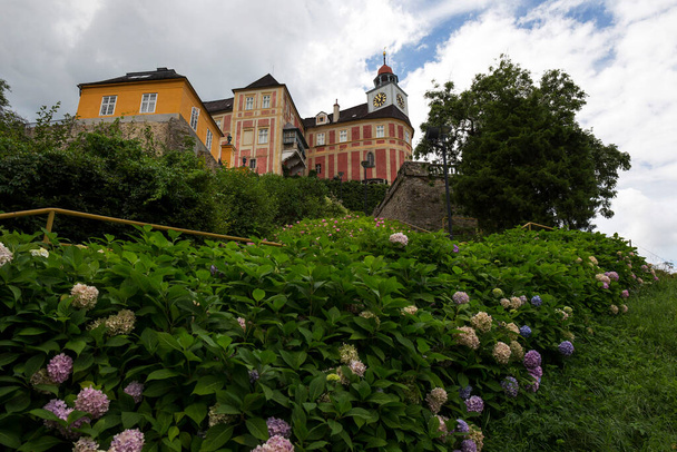 Zamek Jansky vrch w małym mieście Javornik, Rychlebske Góry, Północne Morawy, Czechy - Zdjęcie, obraz