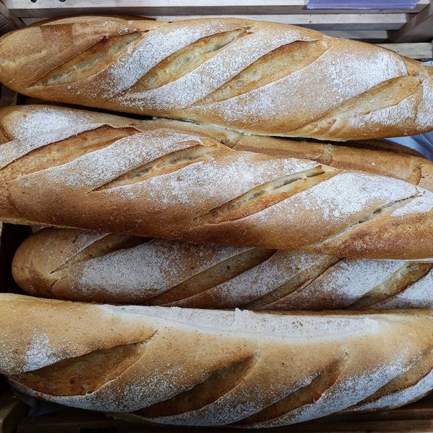 Makro fotoğraf yiyecekler taze pişmiş ekmek. Arka plan desenli ekmek ekmeği. Stok fotoğrafı taze destekli ekmek - Fotoğraf, Görsel