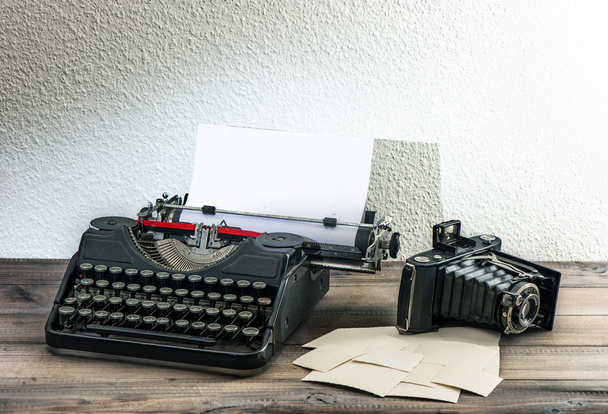 old typewriter and vintage photo camera. antique objects - Zdjęcie, obraz