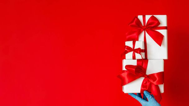 holiday shopping festive gifts pandemic - Fotografie, Obrázek