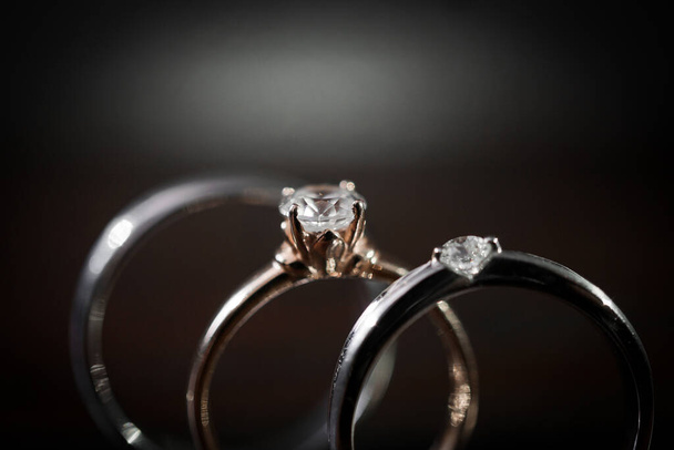diamantový prsten na černém pozadí - Fotografie, Obrázek