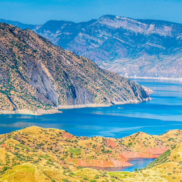 Krásný výhled na přehradu Nurek v Tádžikistánu - Fotografie, Obrázek