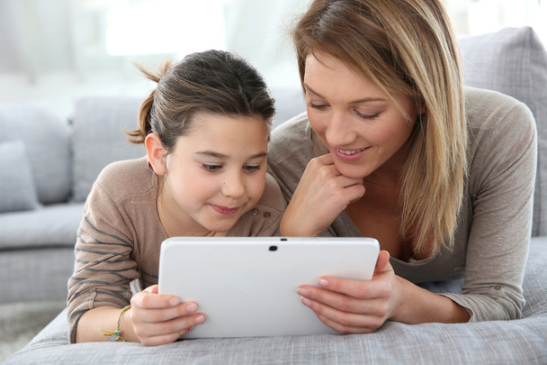Mother and daughter with tablet - Photo, image
