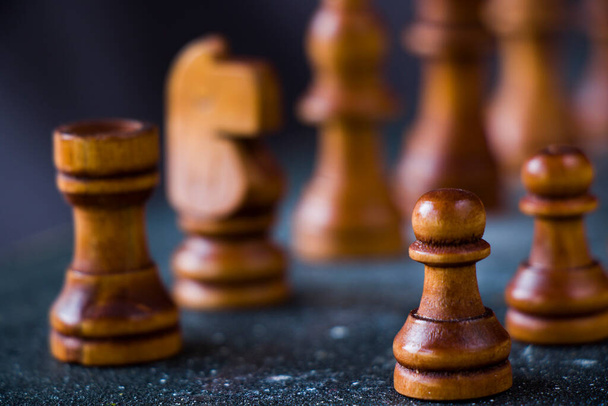 Jaque mate y figuras de ajedrez de cerca, juego de mesa - Foto, Imagen