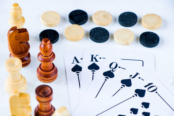 Schachmatt- und Schachfiguren aus nächster Nähe, Brettspiel - Foto, Bild