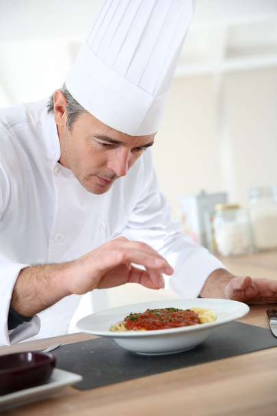 Chef presenting italian dish - Foto, Imagem