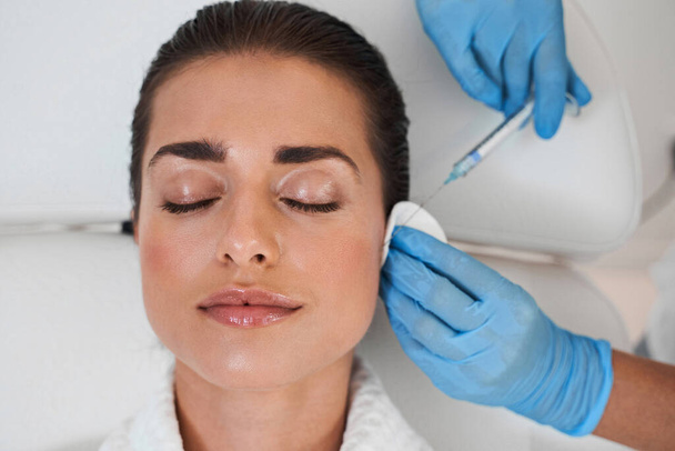 Girl getting injection for rejuvenation of face - Zdjęcie, obraz