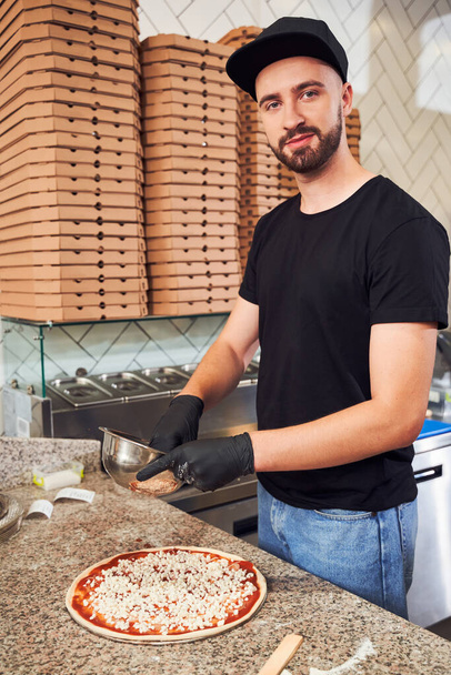 Pizzaiolo with beard making a Pizza - 写真・画像
