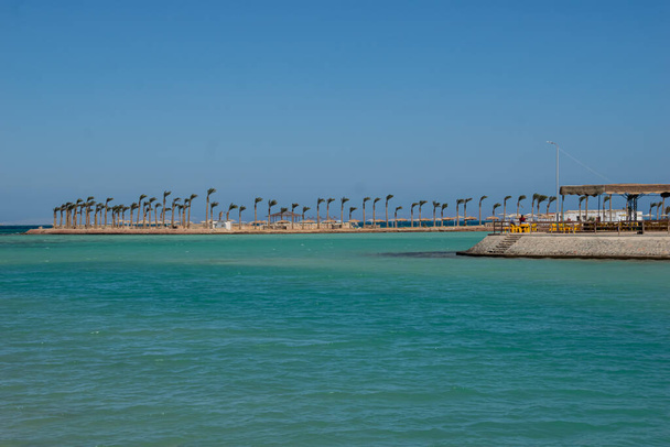 Πανοραμική θέα από Hurghada παραλία, Αίγυπτος Σεπτέμβριος 2018  - Φωτογραφία, εικόνα