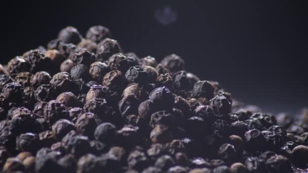 Pile fekete bors borsó forgó - Felvétel, videó