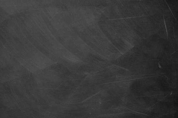 Textura de giz esfregado no quadro ou quadro-negro de fundo. Educação escolar, fundo de parede escura ou conceito de aprendizagem. - Foto, Imagem