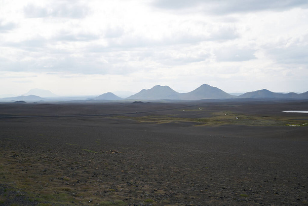 Paisagem vulcânica perto de myvatn na Islândia, deserto de cinzas, vulcões - Foto, Imagem