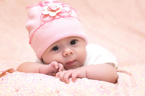 Kaunis vauva tyttö vaaleanpunainen
 - Valokuva, kuva