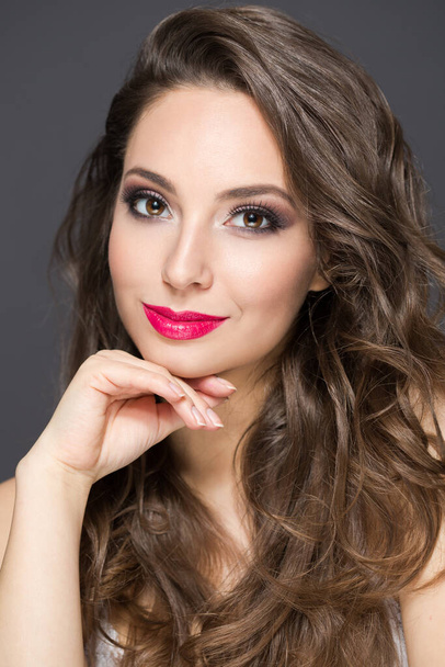 Portrait of a gorgeous brunette in elegant makeup. - Fotó, kép