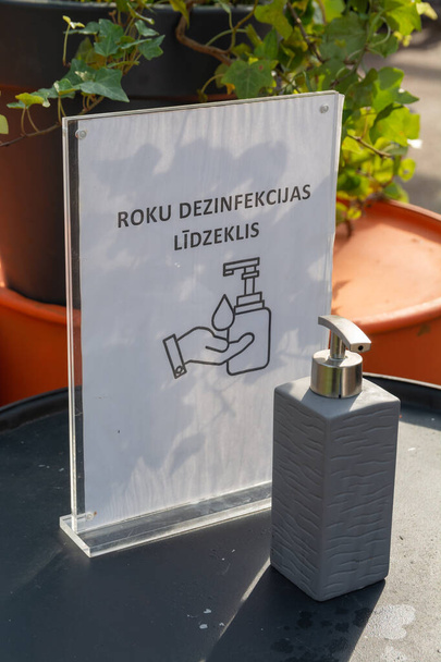 signo de lavado de manos en Letonia. - Foto, imagen