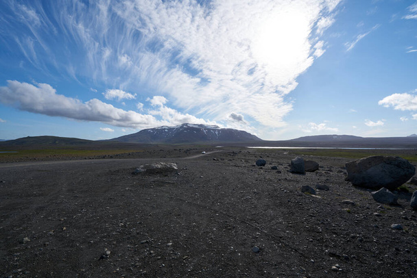 paisagem vulcânica na Islândia, estradas de cinzas negras nas terras altas 2020 - Foto, Imagem