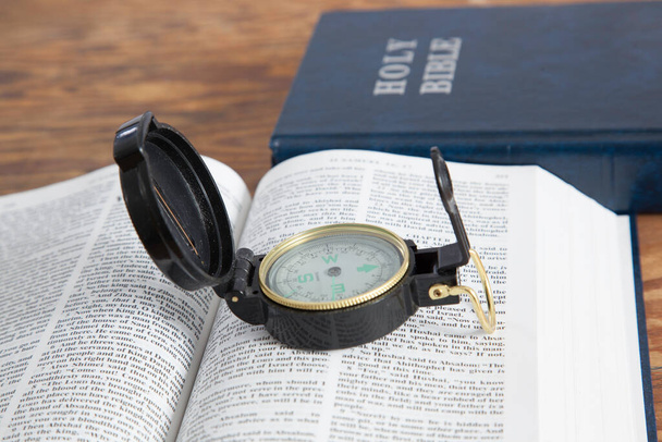 A compass on an open book - Foto, Imagem