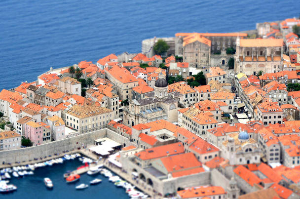 Widok z lotu ptaka (Panoramiczny) na Stare Miasto (Stary Port) Cesarska Twierdza Dubrownik (Chorwacja) z miniaturową (Tilt Shift) Efekt - Zdjęcie, obraz
