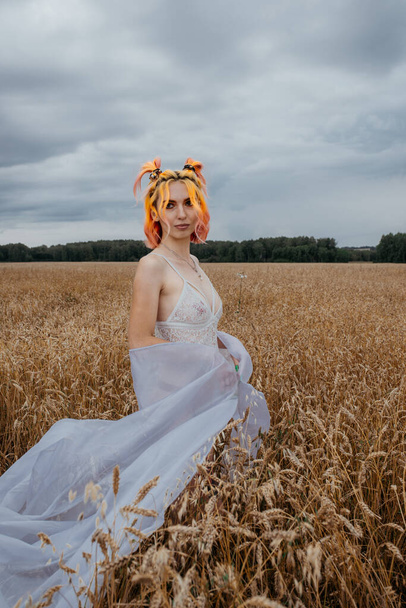 girl with colored hair in underwear in a wheat field - Foto, Imagen