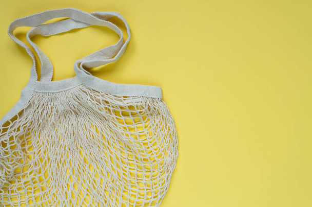 Eco-friendly cotton shopping bag. Conscious consumption - Foto, Bild