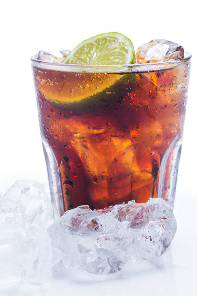 Fresh cocktail with cola drink and lime - Foto, Imagem