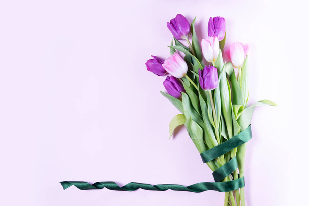Tulipany kwitnące różowo - Zdjęcie, obraz
