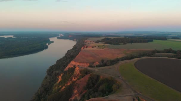 Widok z powietrza na rzekę Ob - Materiał filmowy, wideo