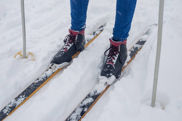 Esquiar menina magro, pernas de perto - Foto, Imagem