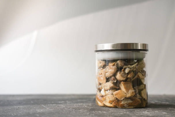 canned forest mushrooms  - Foto, Bild