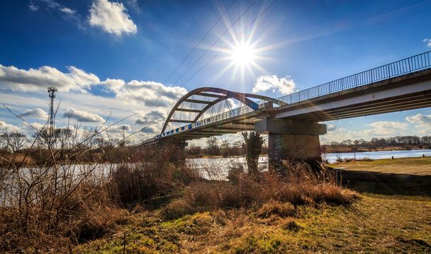 Brücke und Sonne - Foto, Bild