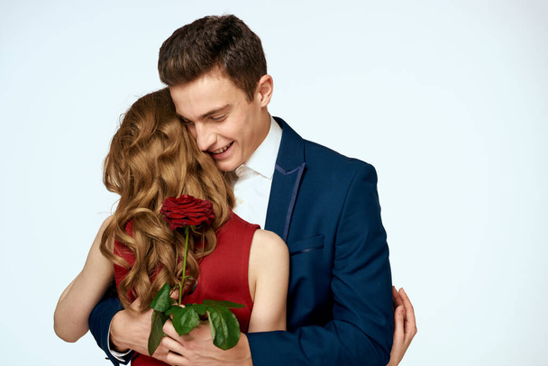 niedlichen Mann und Frau Dating Beziehung rote Rose Lifestyle-Romanze - Foto, Bild